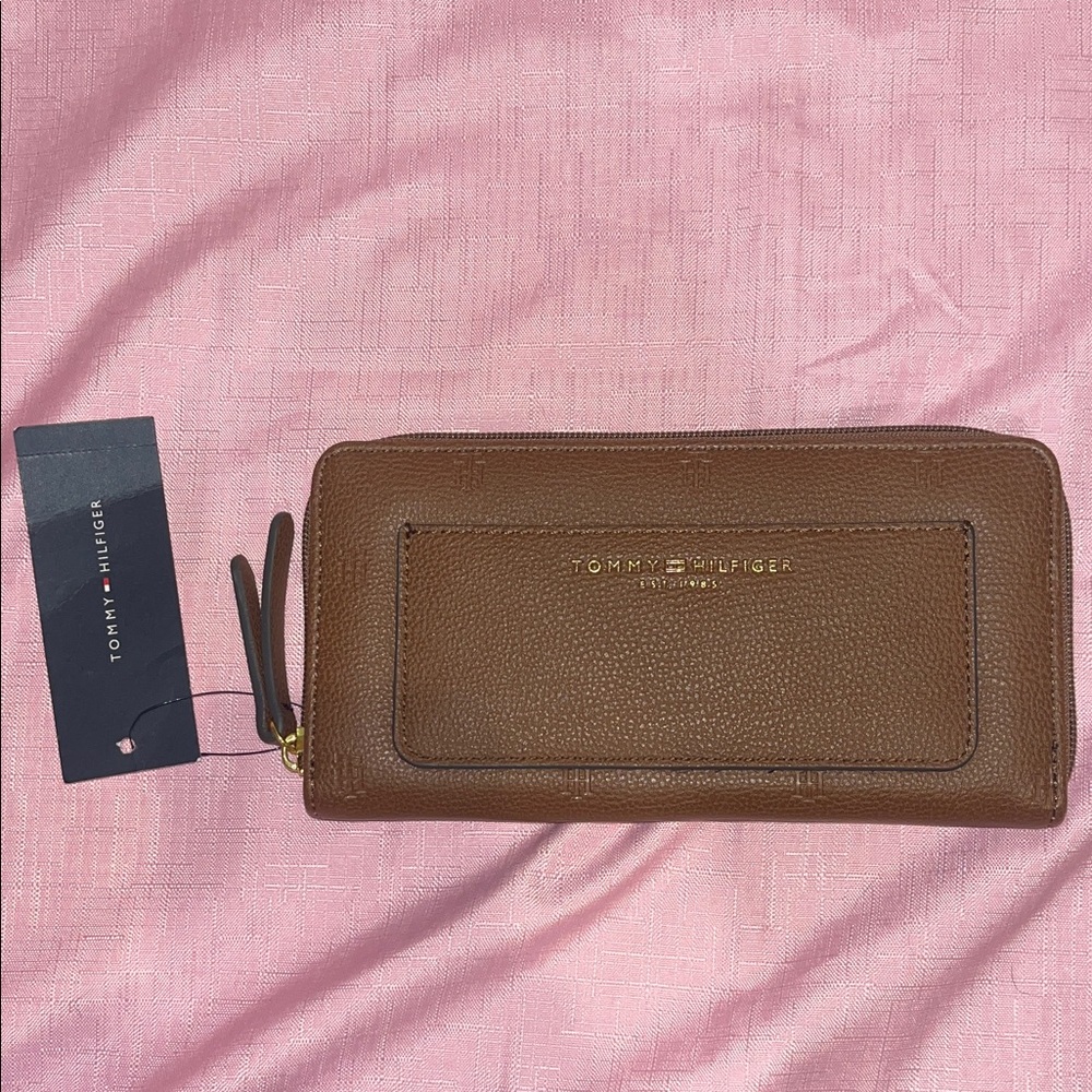 Tommy Hilfiger Tan Leather Wallet